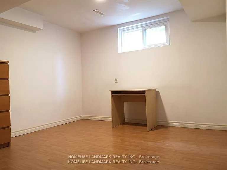 22 Glendinning Ave #LOWER — Photo 3