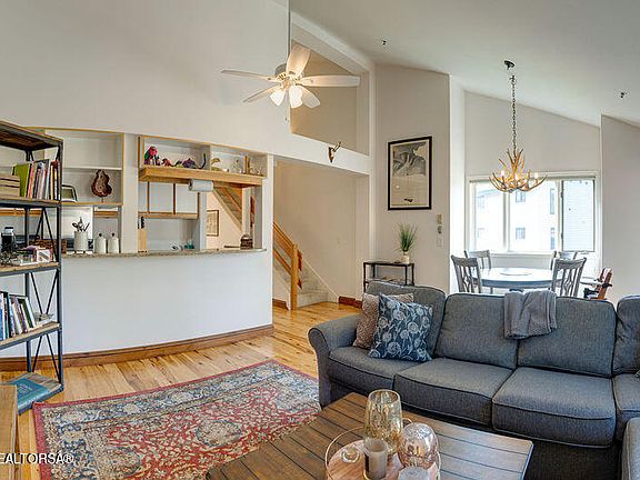 4th image of 3944 S Lake Creek Dr #2-5-2