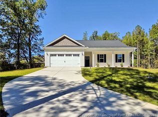 40 Quarter Ct, Spring Lake, NC 28390