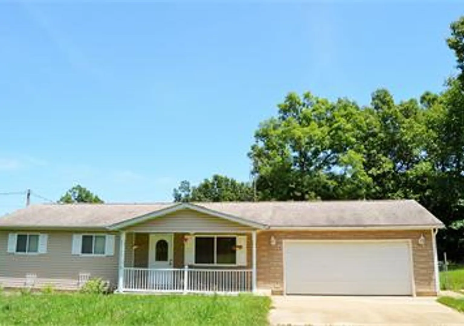3 bedroom, 2 bathroom Ranch Style Home — Photo 1