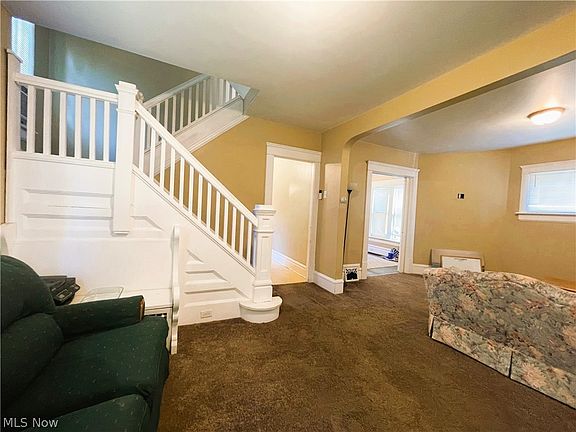 3rd image of 179 Jewett St
