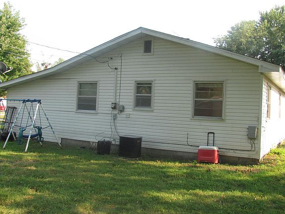 2nd image of 305 Wright Ct