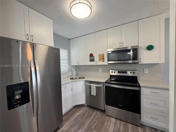 9001 Sunrise Lakes Blvd APT 308, Sunrise, FL 33322