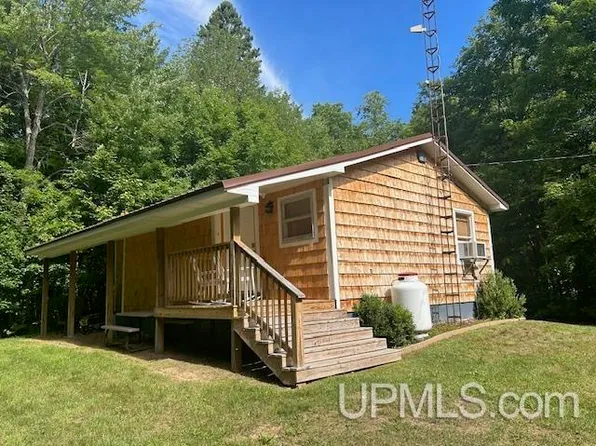 E6529 Crossover Rd, Munising, MI 49862