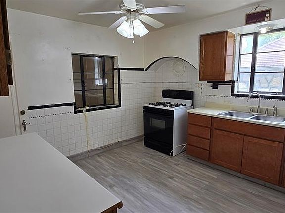 4th image of 3206 Capehart Dr