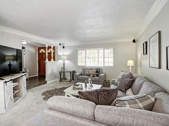 3rd image of 4913 Papaya Dr