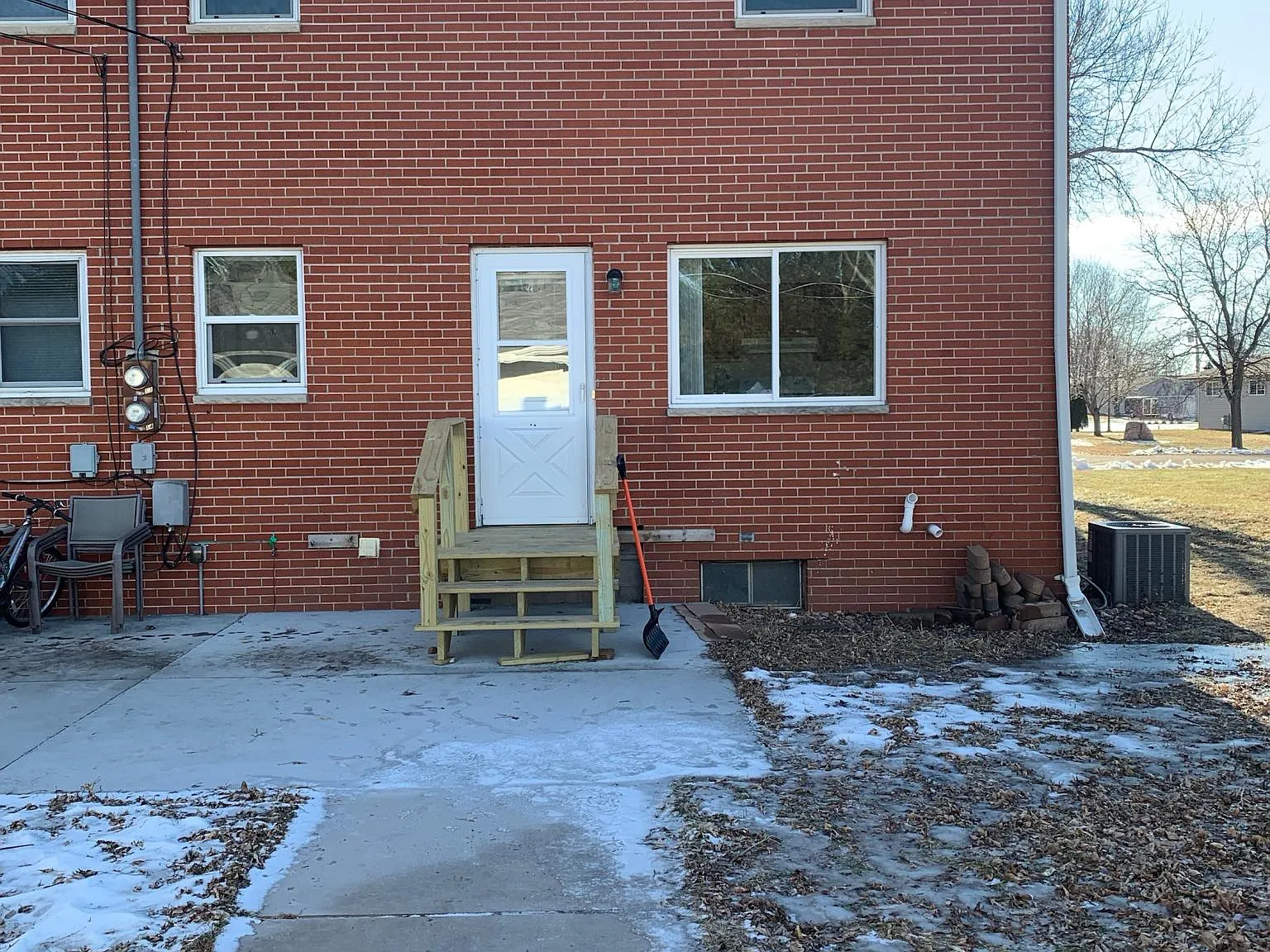 3 bed, 1.5 bath, $1,099 — Photo 1