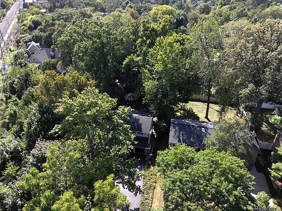 2nd image of 1850 Dorchester Rd