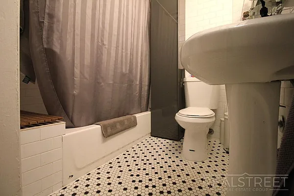 Rented by Real Street Inc | media 27