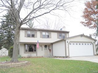 40458 Village Wood Rd, Novi, MI 48375