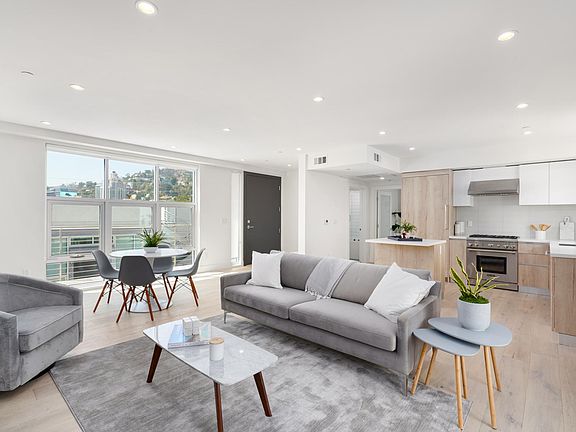 3rd image of 8210 Fountain Ave #201