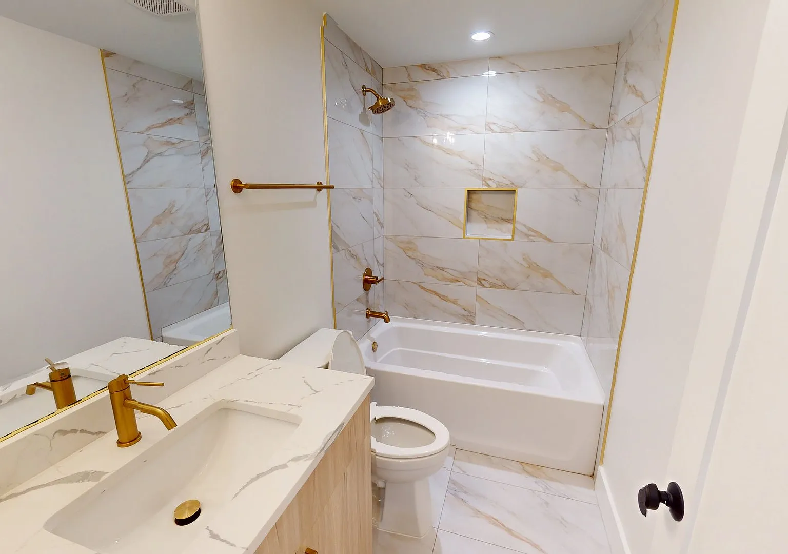 2 bed, 850 sqft, $2,899 — Photo 2