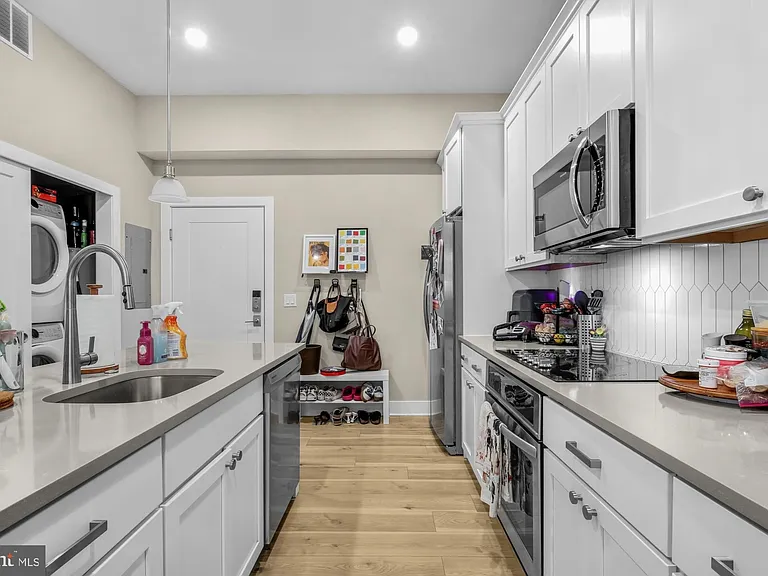 2621 Jefferson St #1R — Photo 1
