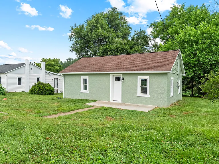 284 Ellicott Rd — Photo 2