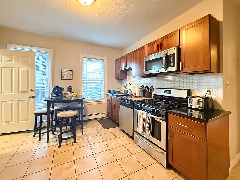 7 Downer Ave #1 — Photo 1