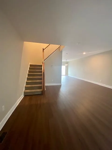 3 bed, 2.5 bath, 2056 sqft, $3,200 — Photo 4