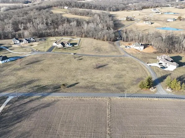 11 Champion Cir, Troy, MO 63379