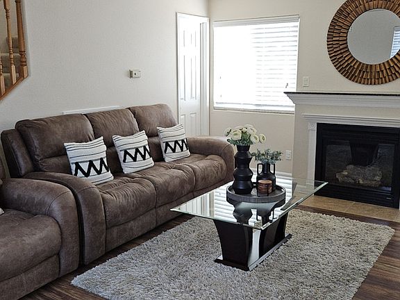 4th image of 153 Harbour Way S