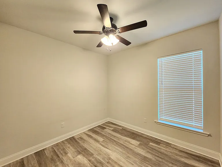 931 Gibson Ct — Photo 35