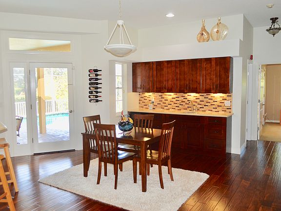 Dining Area & Wet Bar