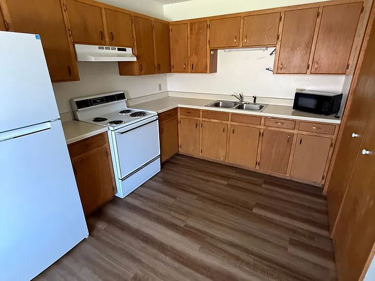 913 W 15th Ln — Photo 10