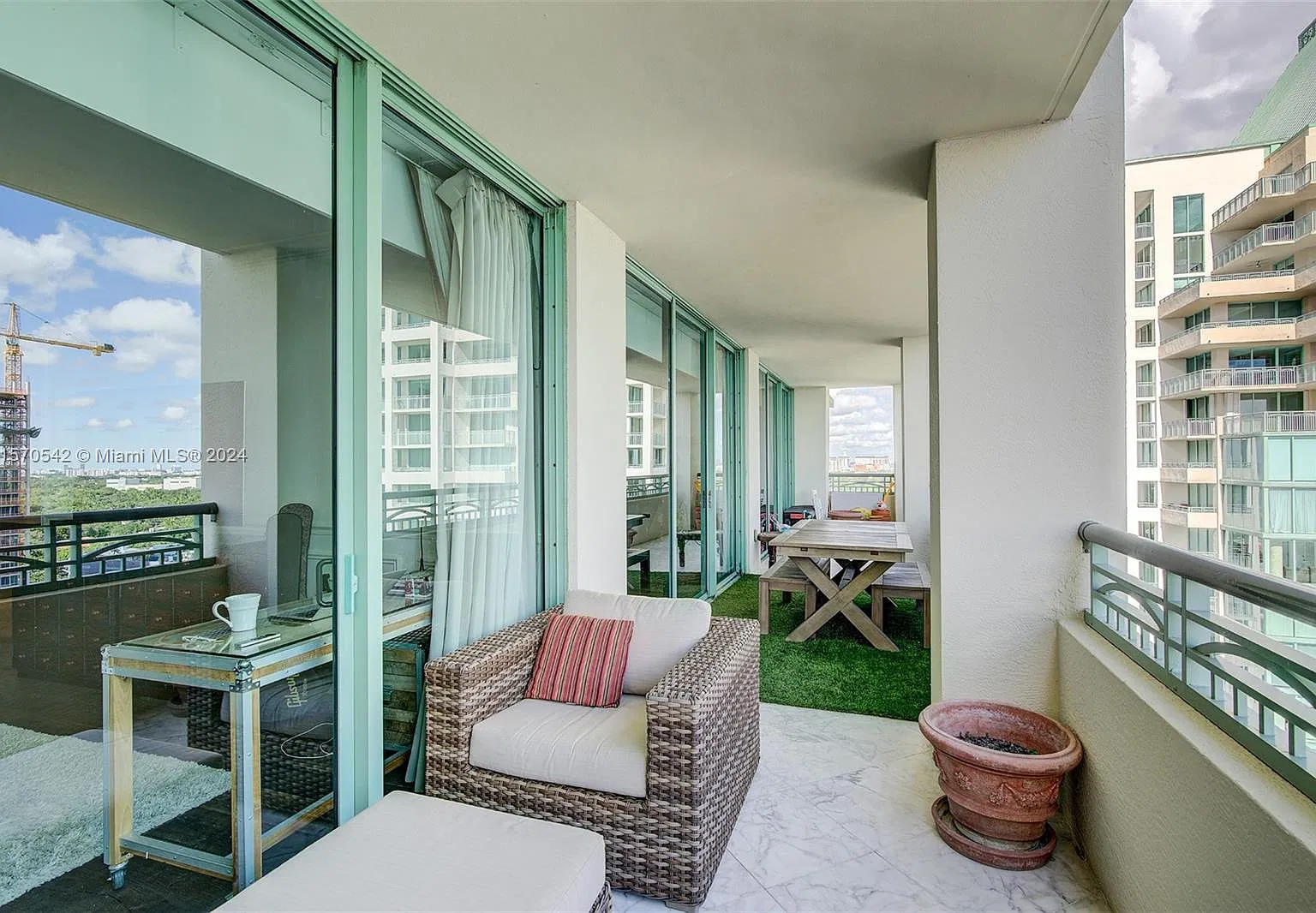 2 bed, 1666 sqft, $8,700 — Photo 2