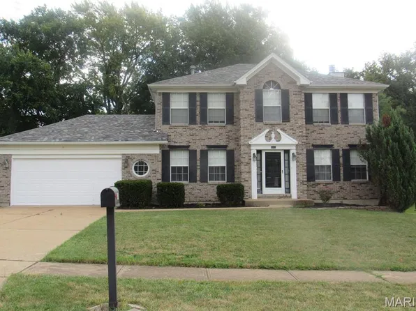 9942 Colonnade Meadows Dr, Saint Louis, MO 63137
