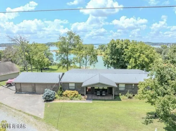1369 Paradise Ln, Dandridge, TN 37725