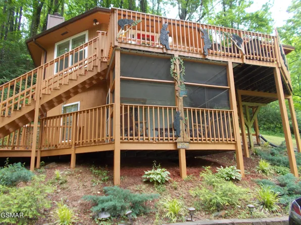 1157 Villa Ln, Gatlinburg, TN 37738