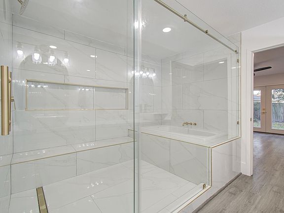 2nd image of 556 Brandon Rd