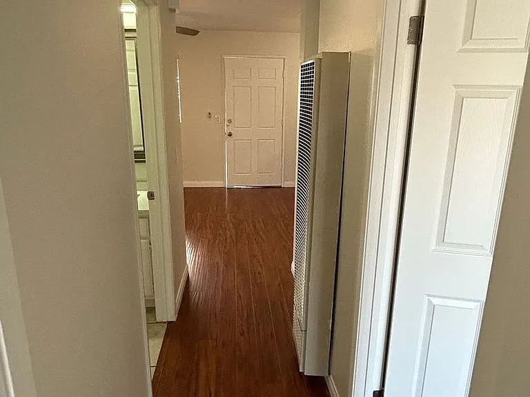 504 Clay Apartments — Photo 5