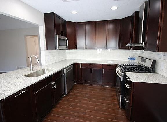 4th image of 6806 Millrace Dr