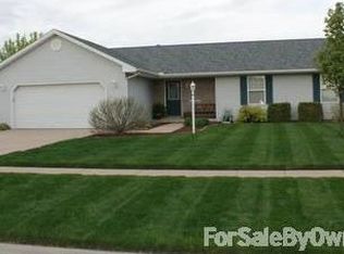 501 Chestnut Dr, Saint Joseph, IL 61873