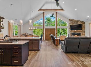 143 Burnside Trl, Hendersonville, NC 28792