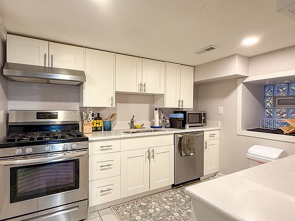5th image of 1505 N Wells St #G