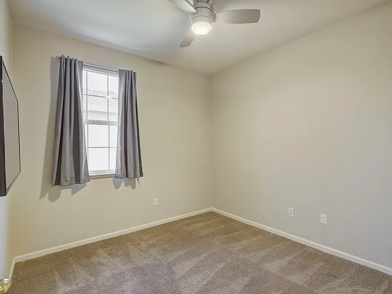 2050 Sierra View Cir #2-1 — Photo 3