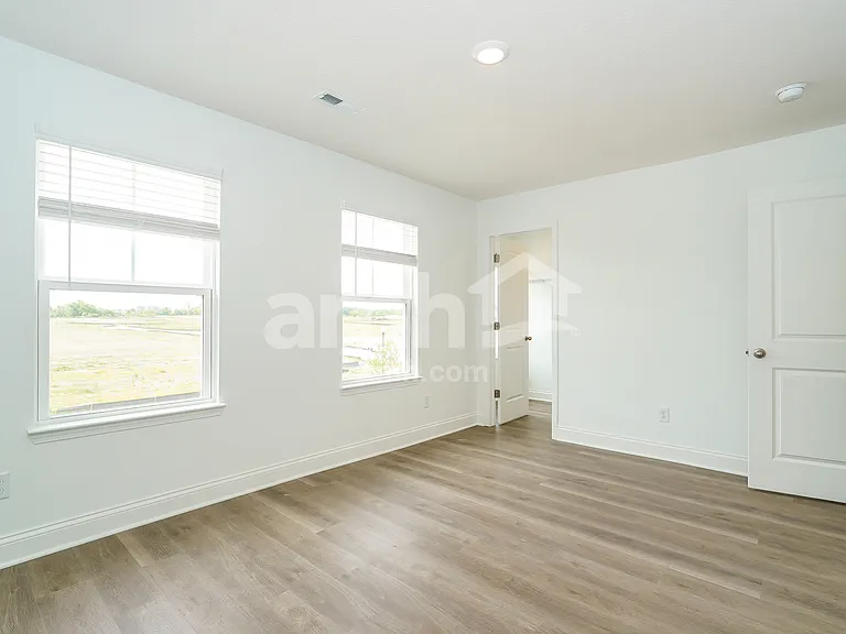 1056 Broyles Xing — Photo 13