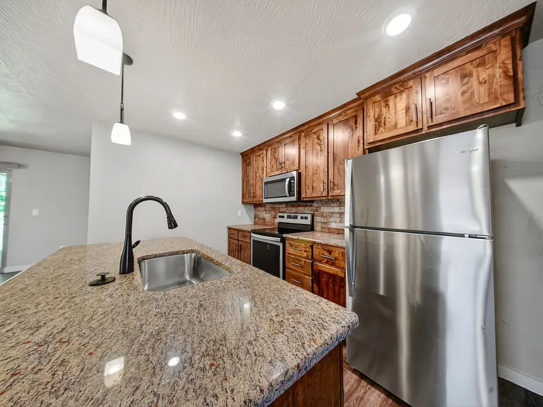 1420 S Treetop Ct — Photo 16