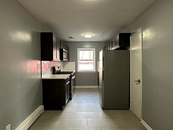 2nd image of 122-138 E 7th St #128-102