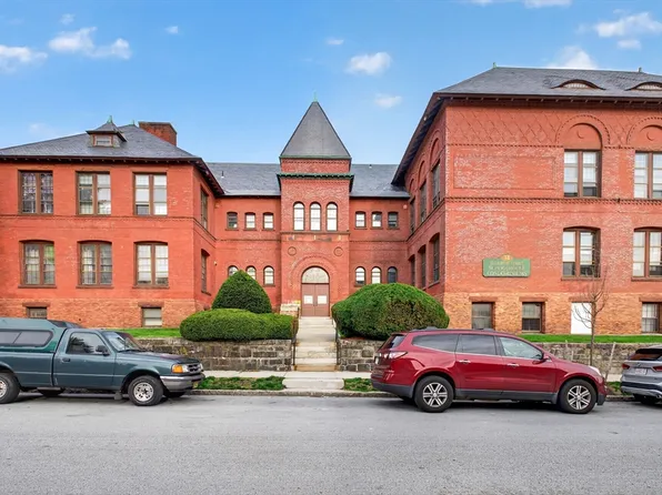 31 Elizabeth St APT 202, Worcester, MA 01605