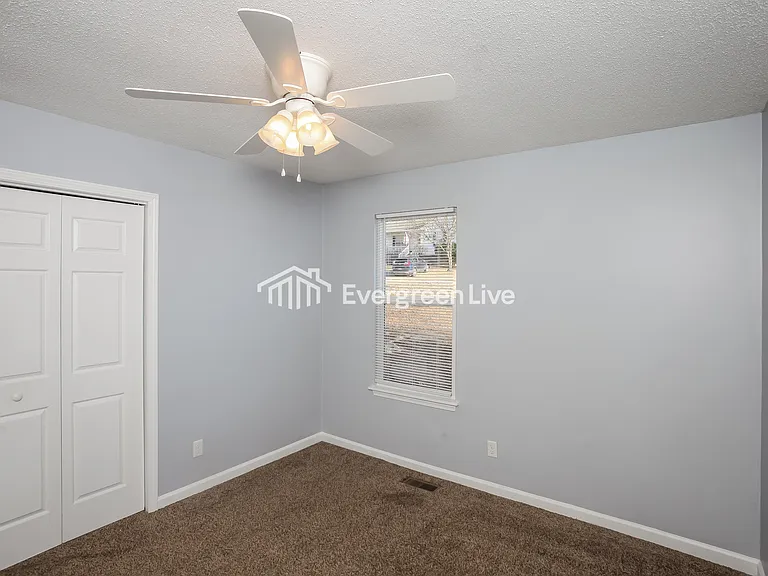 410 Clyde Ct — Photo 8
