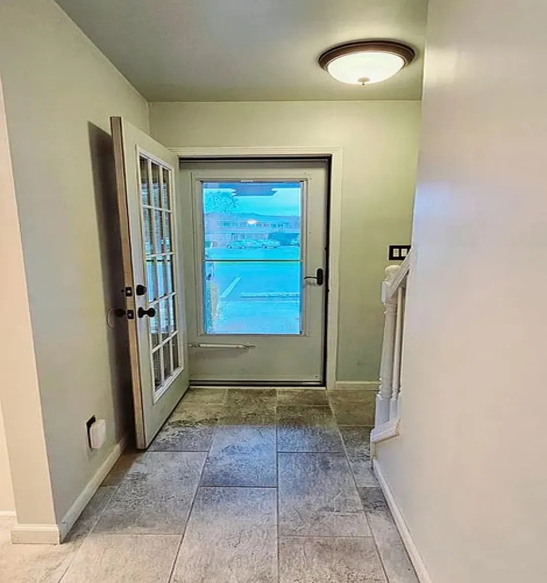 2 bed, 1.5 bath, 1188 sqft, $1,600 — Photo 3