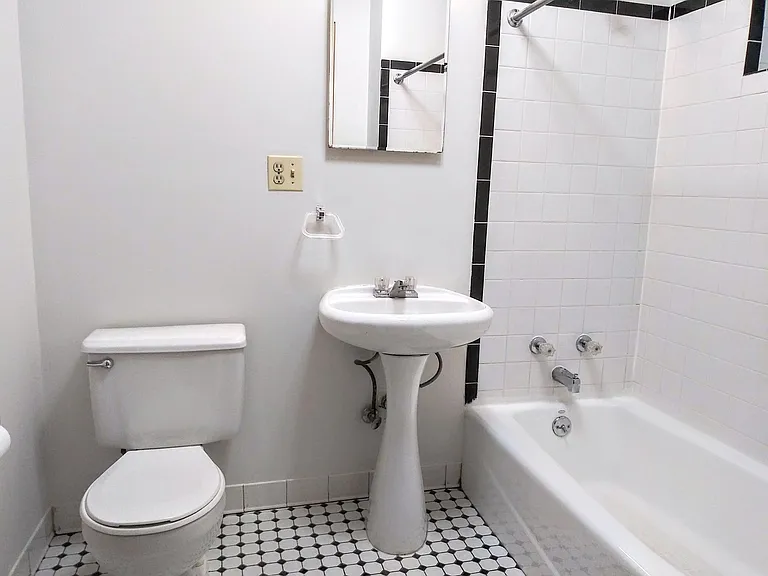 705 W Cornelia Ave #3 — Photo 12