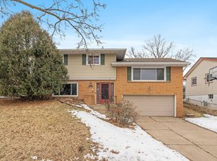 2243 Edgebrook Ave, Saint Paul, MN 55119