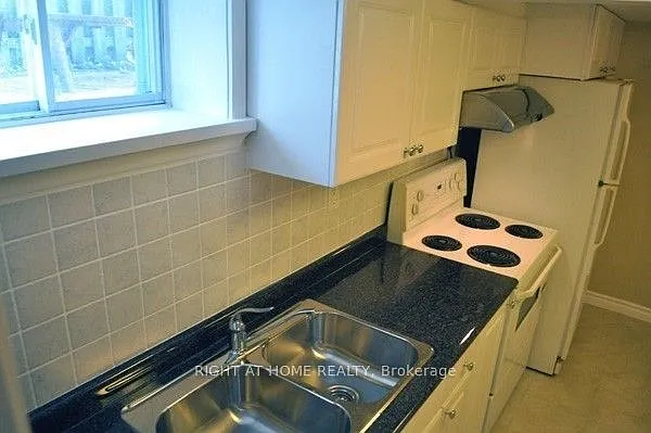 242 Demaine Cres — Photo 13