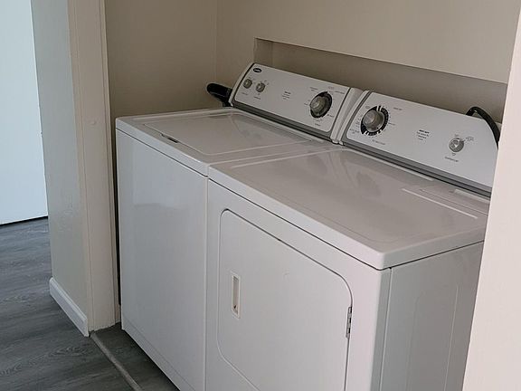 5th image of 320 W Medlock Dr #201