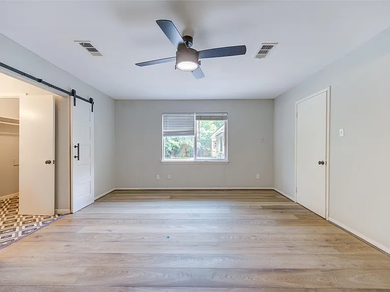 5019 Oak Forest Dr — Photo 16