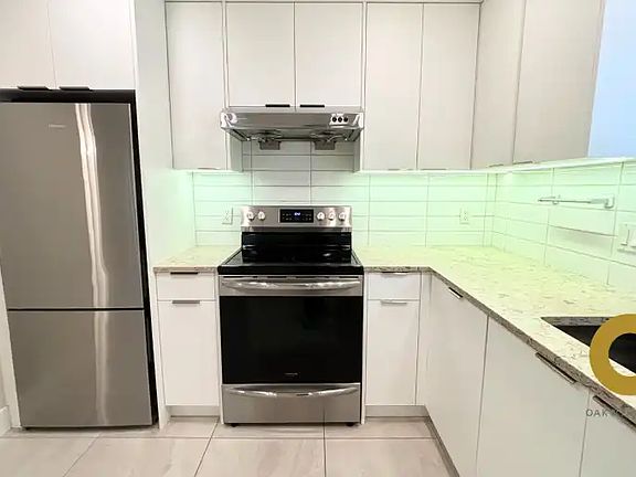 2nd image of 2821 Victoria Dr #1A