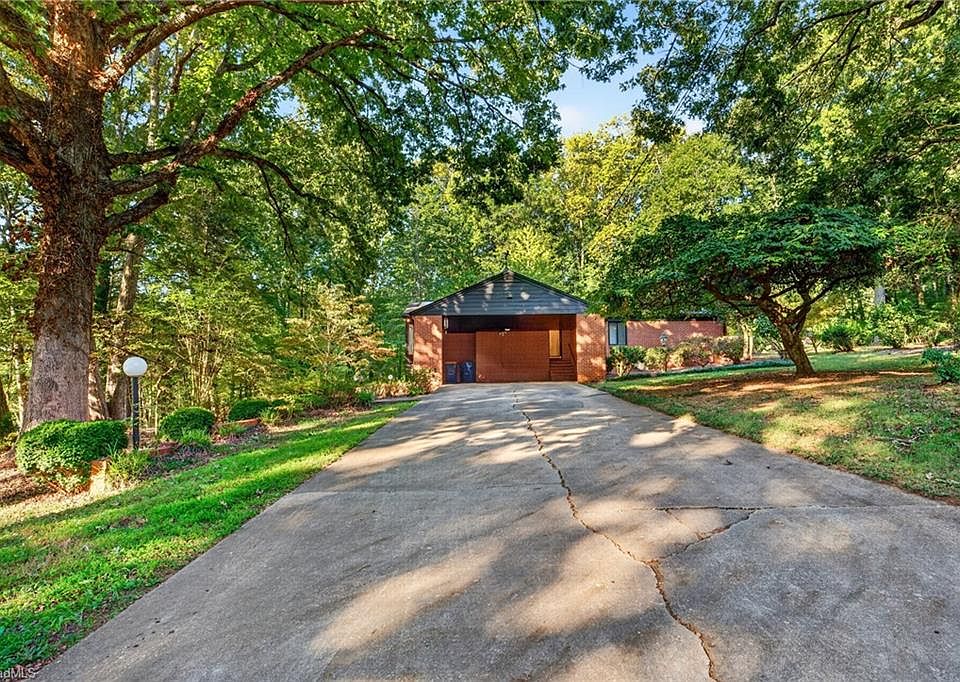 28th image of 801 Cliftwood Dr