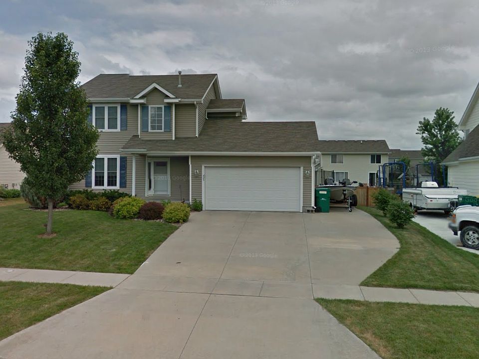 1st image of 325 NE Carefree Ln